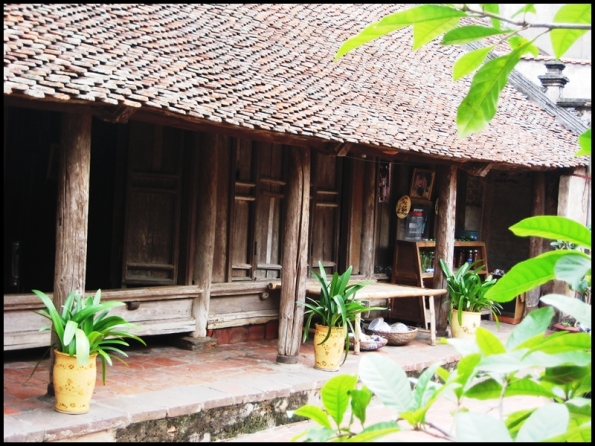 300 YO house in Duong Lam